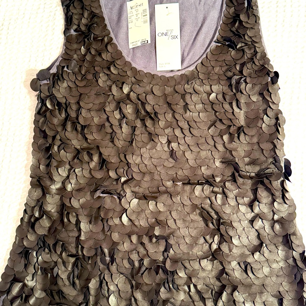 Textured women’s tank with faux leather pailletes